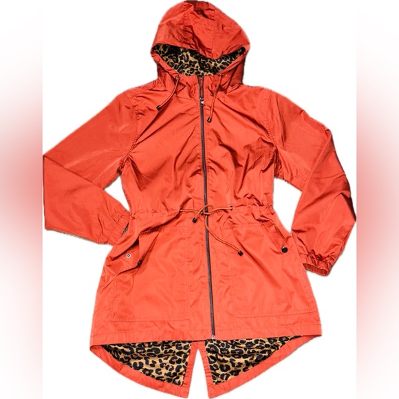 ORANGE RAINCOAT | UTILITY | OUTDOORS | 
| SIZE: MED (8/10) | - Picture 1 of 14